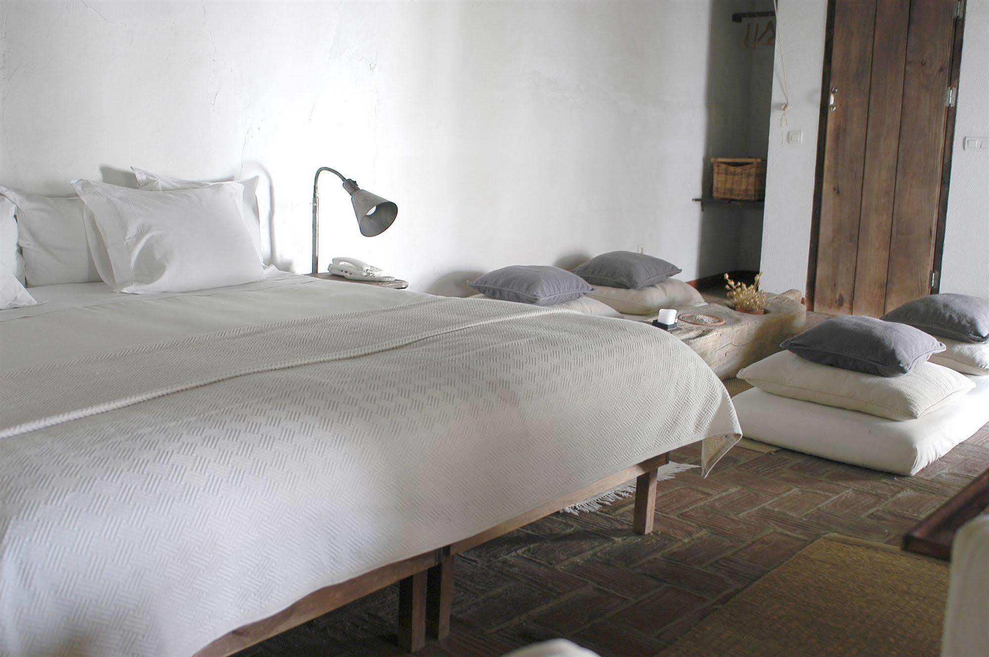 Hospederia Convento De La Parra, 06176 (Adults Only) Hotel La Parra  ภายนอก รูปภาพ